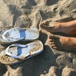 Le grand débat : Tongs ou chaussures de plage